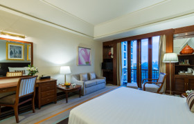 Chatrium Hotel Royal Lake Yangon - Deluxe Suite