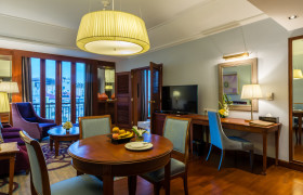 Chatrium Hotel Royal Lake Yangon - Junior Suite