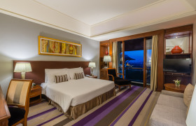 Chatrium Hotel Royal lake Yangon - Club Luxury Suite